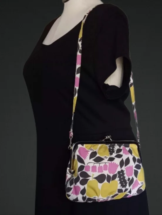 Marimekko "Kissankello" Fruit and Floral Print Canvas Kiss Lock Purse Clutch - Picture 5 of 7